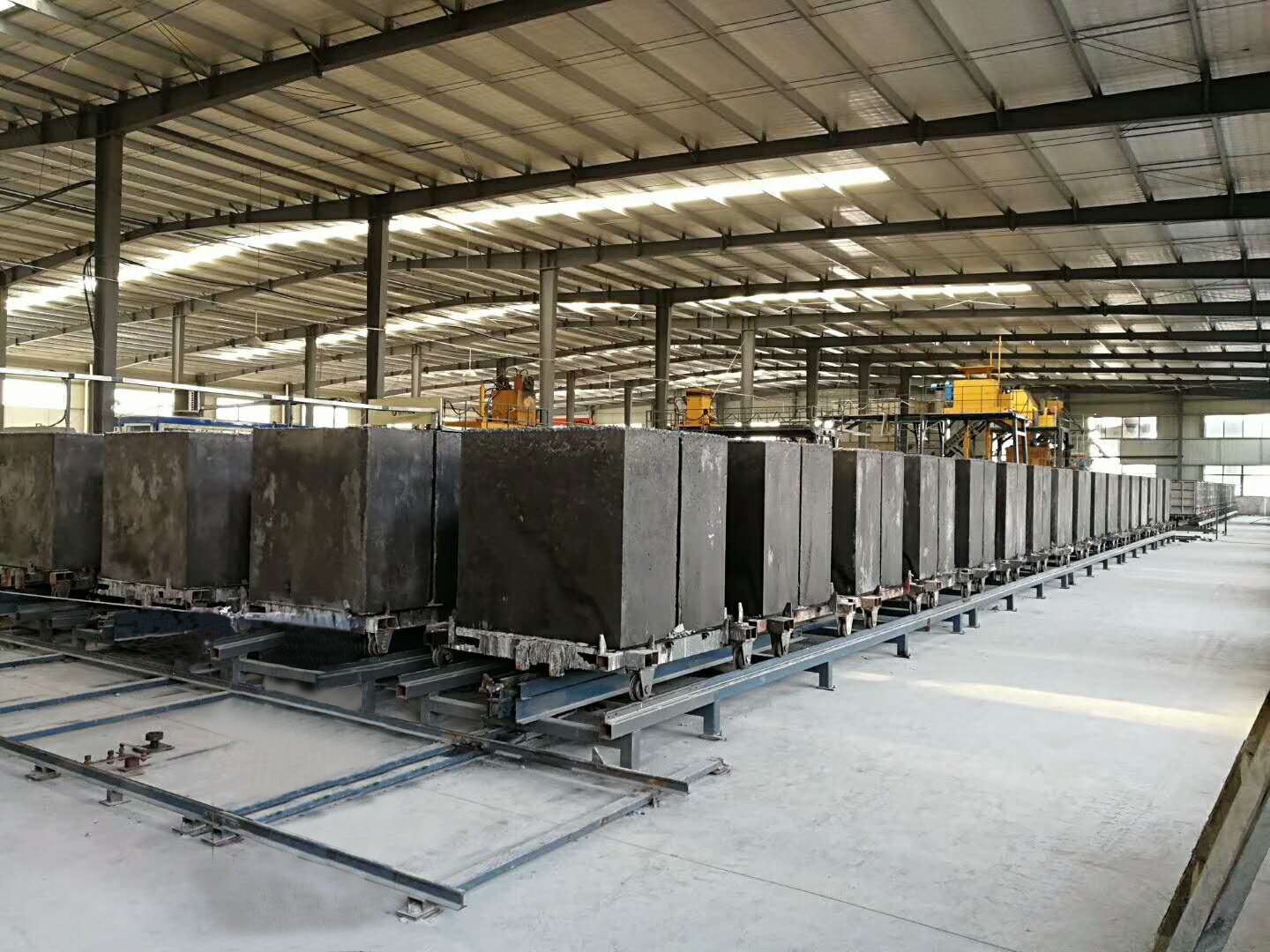 加氣塊生(shēng)産線設備  免(miǎn)蒸加氣磚設(she)備